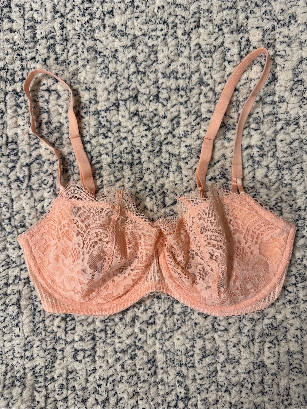 Victoria's Secret Peach Lace Push Up w/o Padding Underwire Bra